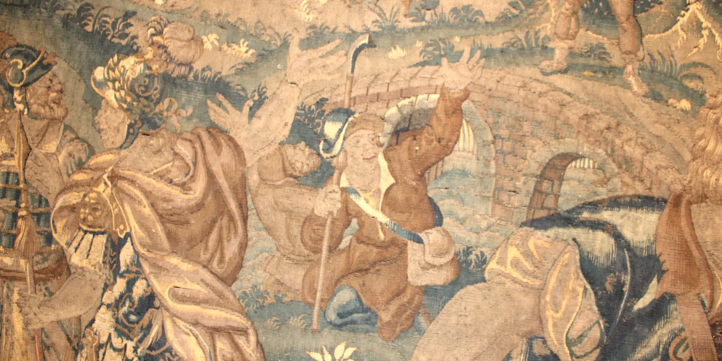 Fragment de la tapisserie du Cycle d’Alexandre le Grand, tissée à Audenarde à la fin du XVIe siècle et exposée dans la salle des Chevaliers du château de Reinhardstein, représentant un berger qui porte une musette et sa houlette.